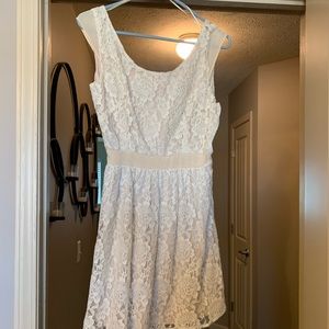 NWT, cream lace dress. Size 2. Very pretty!